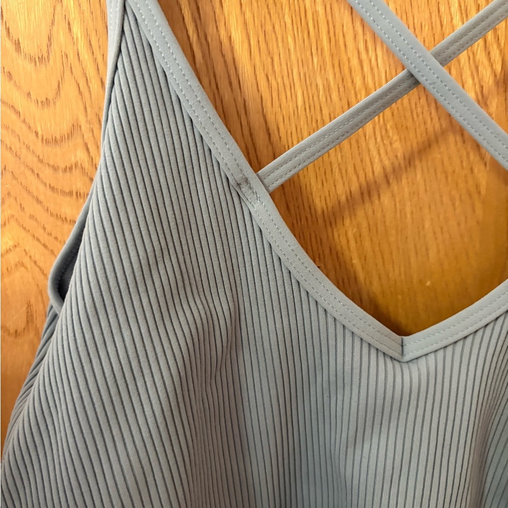 Vuori Light Blue Ribbed crop tank top with shelf bra L - Picture 6 of 8